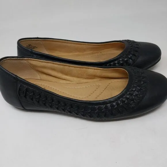 EARTH LEATHER SLIP ON FLATS. JETT BLACK. SIZE 8M.