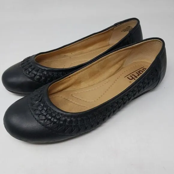 EARTH LEATHER SLIP ON FLATS. JETT BLACK. SIZE 8M.