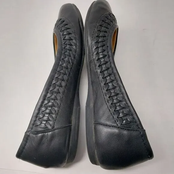 EARTH LEATHER SLIP ON FLATS. JETT BLACK. SIZE 8M.