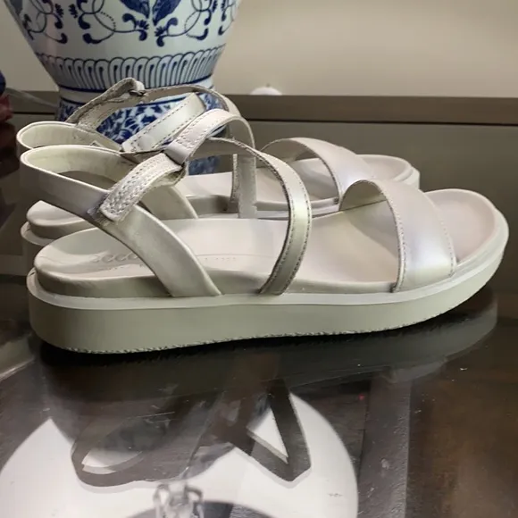 ECCO Flowt Lx Leather Ankle Sandals.