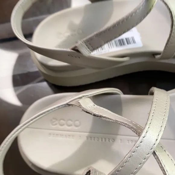 ECCO Flowt Lx Leather Ankle Sandals.
