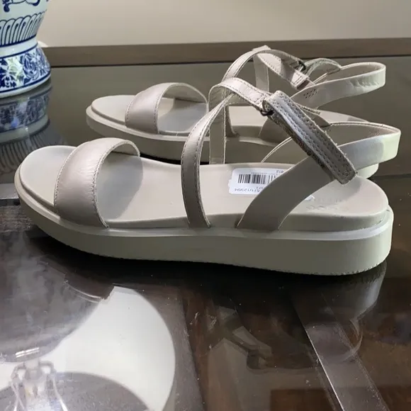ECCO Flowt Lx Leather Ankle Sandals.