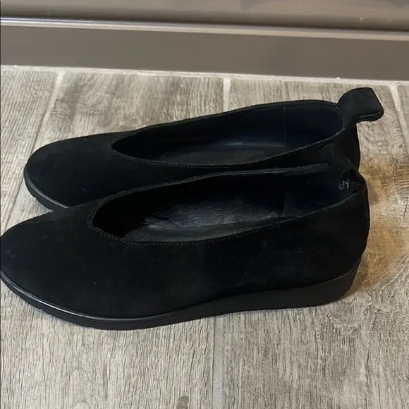 Eileen Fisher Black Flats &amp; Loafers with Slip-On Style