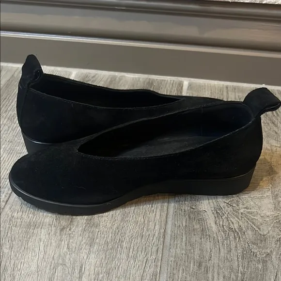 Eileen Fisher Black Flats &amp; Loafers with Slip-On Style