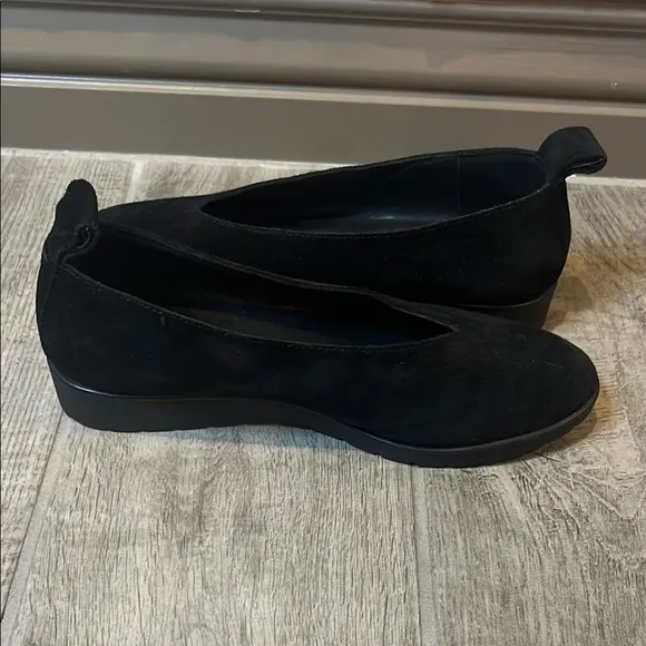 Eileen Fisher Black Flats &amp; Loafers with Slip-On Style