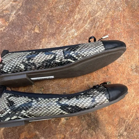 EUC Vionic “Minna Boa” Black Reptile Print Ballet Flats