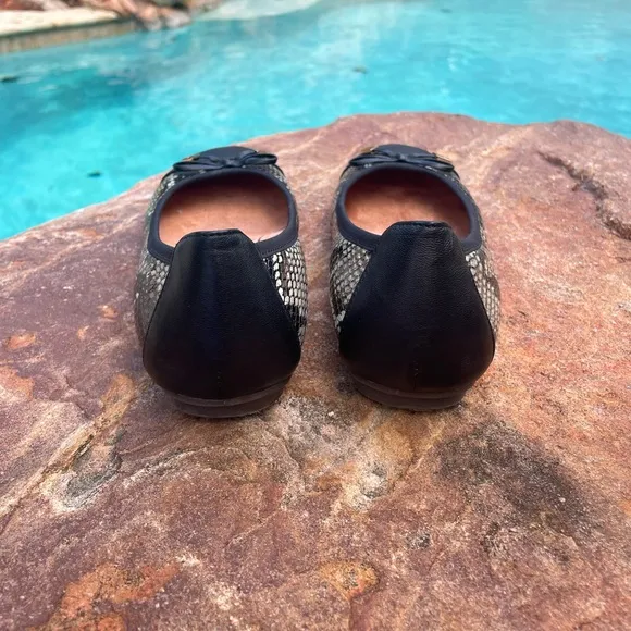 EUC Vionic “Minna Boa” Black Reptile Print Ballet Flats