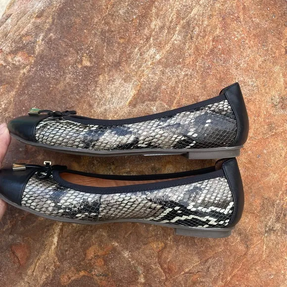 EUC Vionic “Minna Boa” Black Reptile Print Ballet Flats