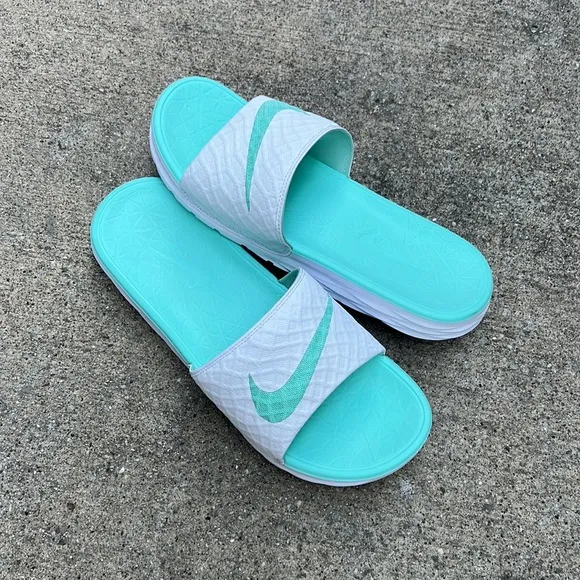 EUC WMNS NIKE BENASSI SOLARSOFT SLIDESJDI TEALS WHITES AQUAS TIFFANYS MINTS