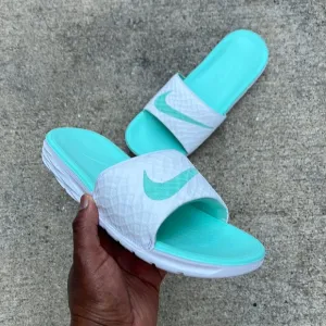 EUC WMNS NIKE BENASSI SOLARSOFT SLIDESJDI TEALS WHITES AQUAS TIFFANYS MINTS