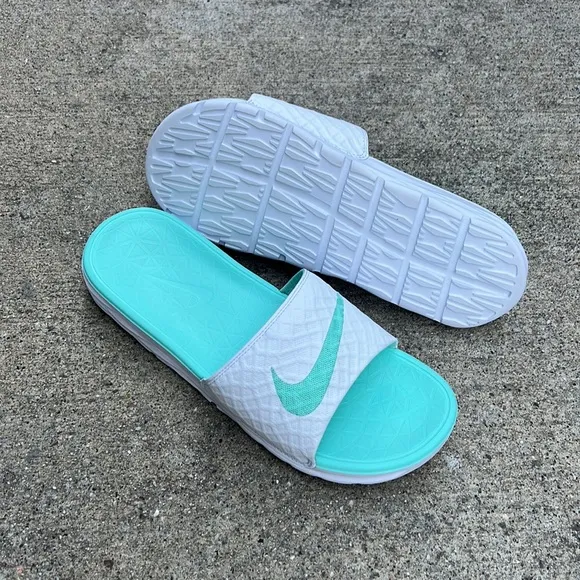 EUC WMNS NIKE BENASSI SOLARSOFT SLIDESJDI TEALS WHITES AQUAS TIFFANYS MINTS