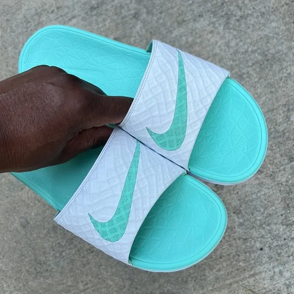 EUC WMNS NIKE BENASSI SOLARSOFT SLIDESJDI TEALS WHITES AQUAS TIFFANYS MINTS