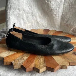 Everlane Italian leather Day Glove Black Minimalist Leather flats size 9 1/2