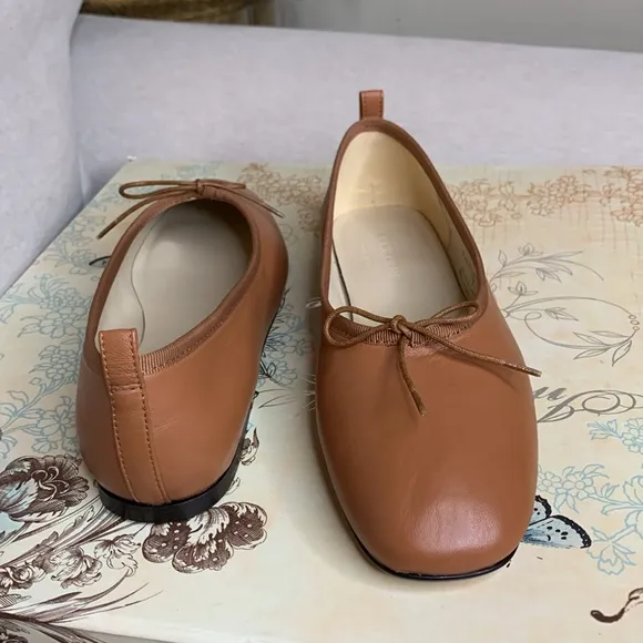 Everlane Tan Leather Ballet Flats Minimalist Design