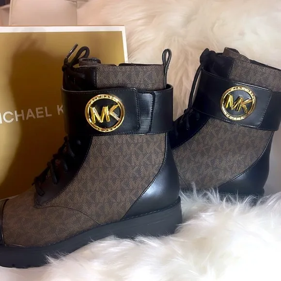 Fancy Micheal Kors TATUM BOOT - Lace-up and zipper ankle boots with big logo