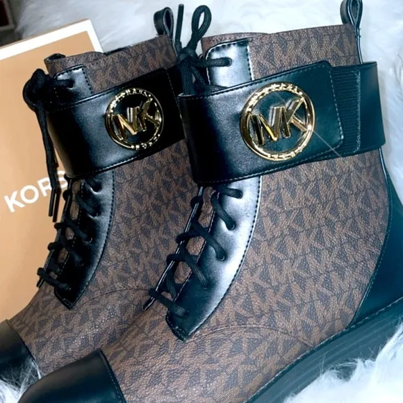 Fancy Micheal Kors TATUM BOOT - Lace-up and zipper ankle boots with big logo