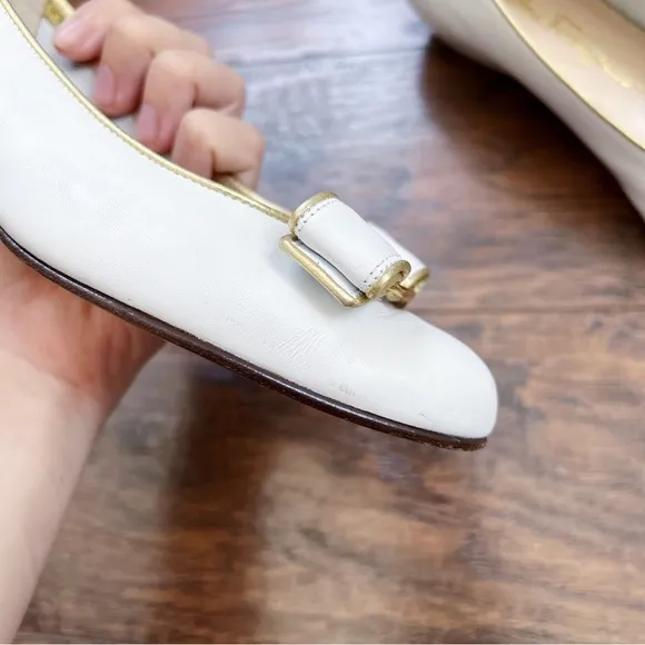 Ferragamo • vintage Vara Bow Shoes cream white gold  pumps low heel 90s classic