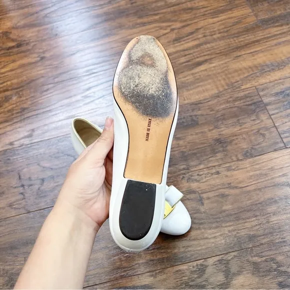 Ferragamo • vintage Vara Bow Shoes cream white gold  pumps low heel 90s classic