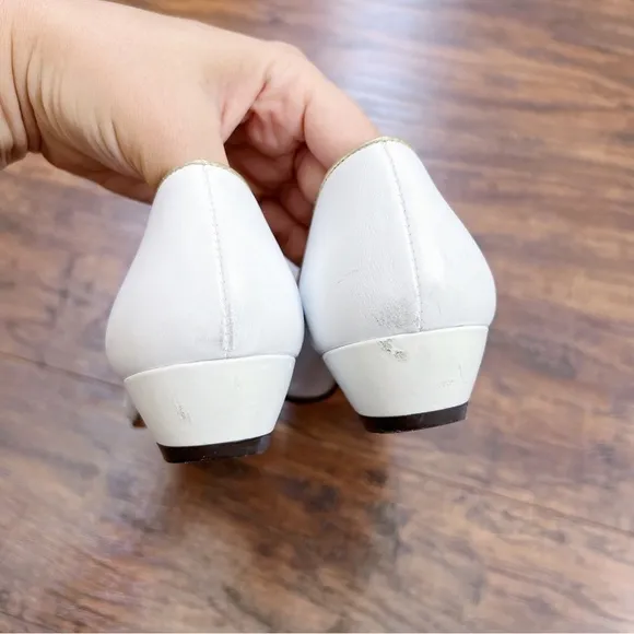 Ferragamo • vintage Vara Bow Shoes cream white gold  pumps low heel 90s classic