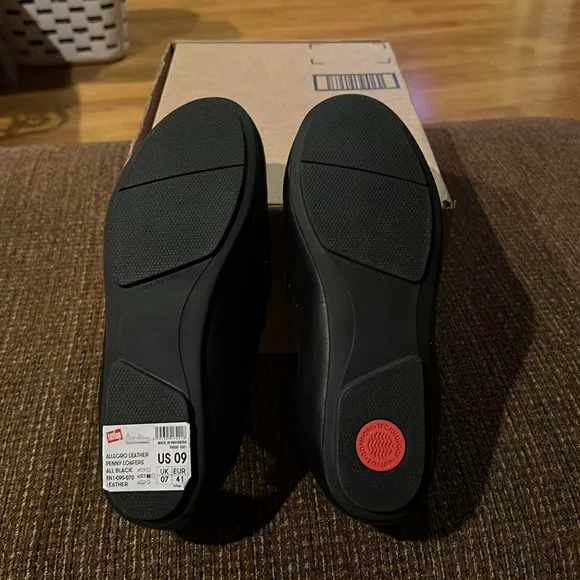 FITFLOP women’s Allegro Leather Penny Loafers