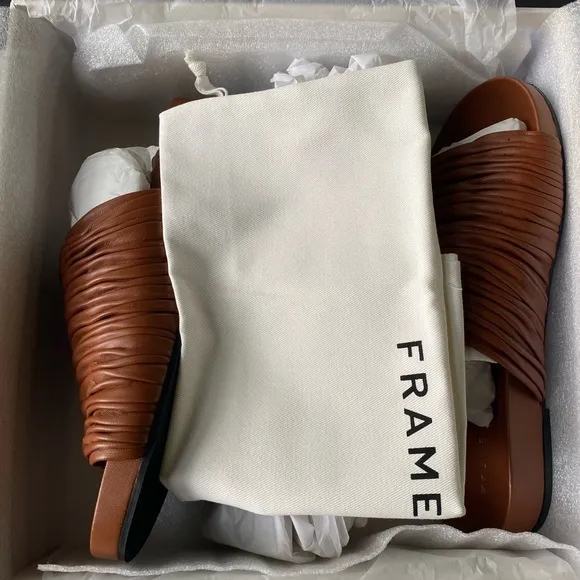 Frame Le Reese slide