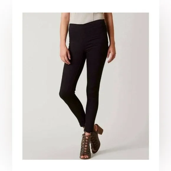 Free People Easy Goes It Jegging Black Raw Edge pull on jean denim leggings 24
