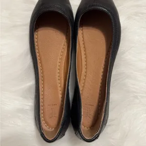 FRYE AND CO. Black and Tan Ballet Flats