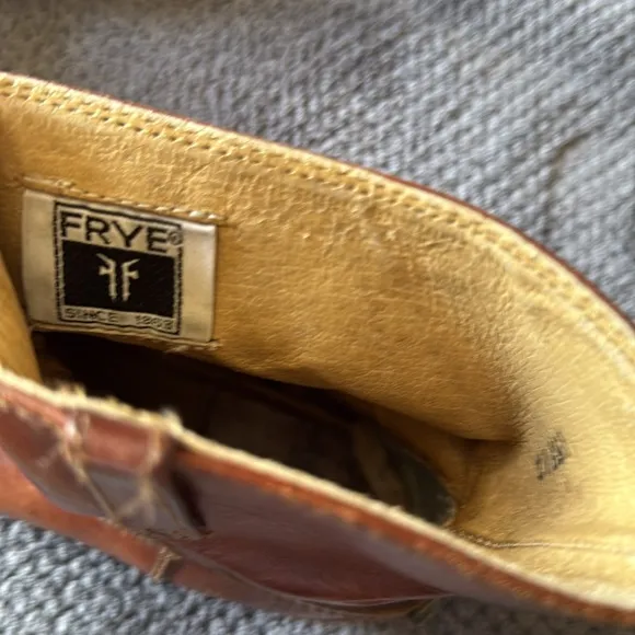 Frye Lindsay Plate Short Boots Distressed Cognac Leather Harness Ankle Booties 7