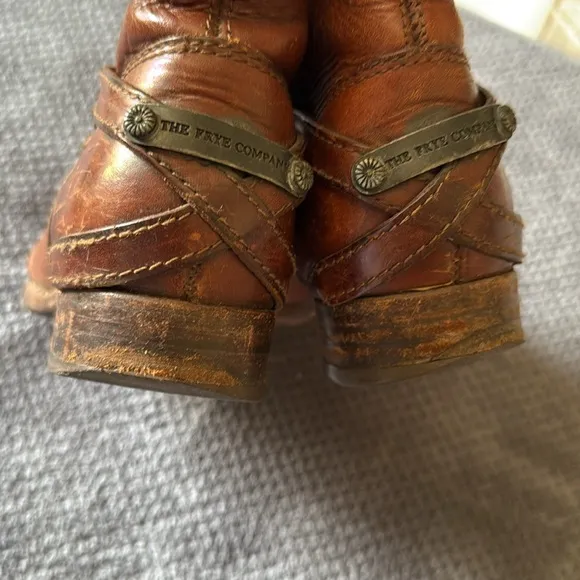 Frye Lindsay Plate Short Boots Distressed Cognac Leather Harness Ankle Booties 7