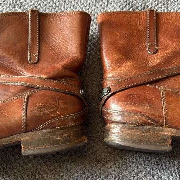 Frye Lindsay Plate Short Boots Distressed Cognac Leather Harness Ankle Booties 7