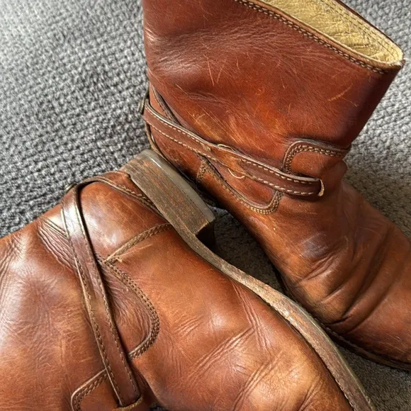 Frye Lindsay Plate Short Boots Distressed Cognac Leather Harness Ankle Booties 7