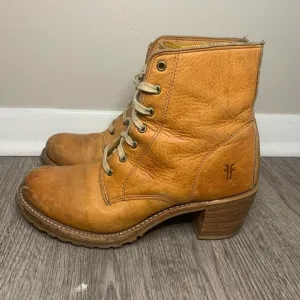 Frye Sabrina lace up heeled ankle boots