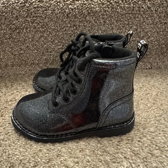 Girl's Boots UGG Kids Ashton Lace-Up Glitter Size 10