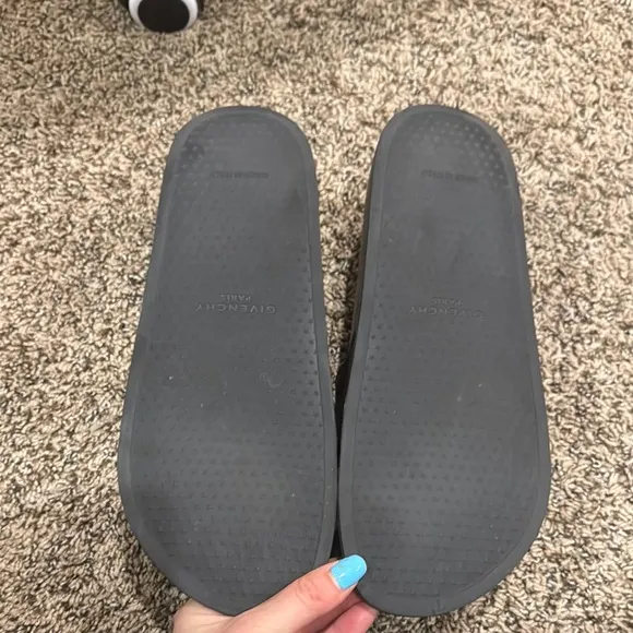 Givenchy Black and White Logo Slides