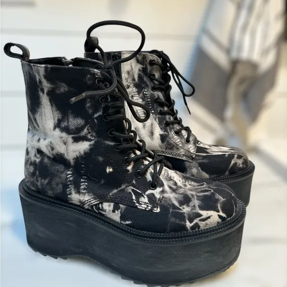 Goth / Punk “Vegan” Funky “ Warp” Biker Platform Boots 7.5