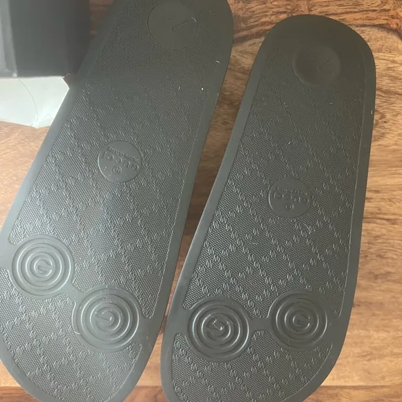 GUCCI NEW IN BOX AUTHENTIC Rubber Slides **Mismates** Size 7/8