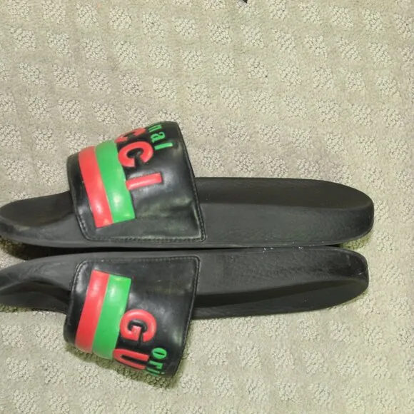 Gucci Unisex Men's 5.5 / Women's 7 Black Rubber Slides with Gucci Stripes