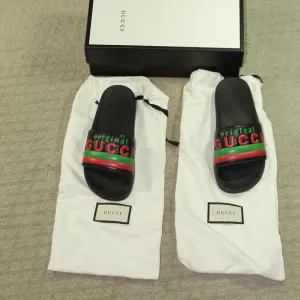 Gucci Unisex Men's 5.5 / Women's 7 Black Rubber Slides with Gucci Stripes