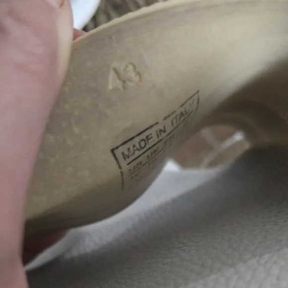 Gucci White Slider.