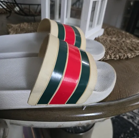 Gucci White Slider.
