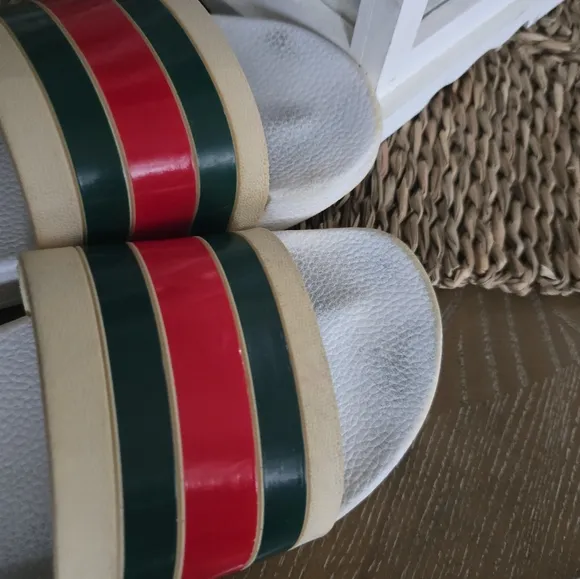 Gucci White Slider.