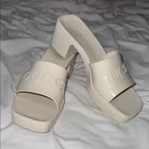 Gucci Women's Cream Slide Sandals