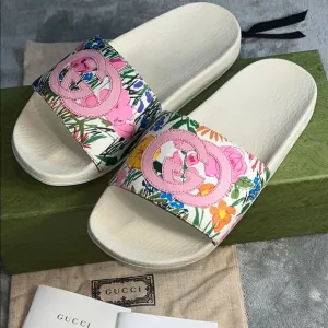 Gucci Women's Floral Pink Slides.                               order(67)