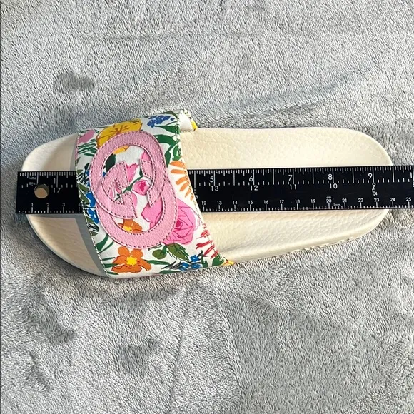 Gucci Women's Floral Pink Slides.                               order(67)