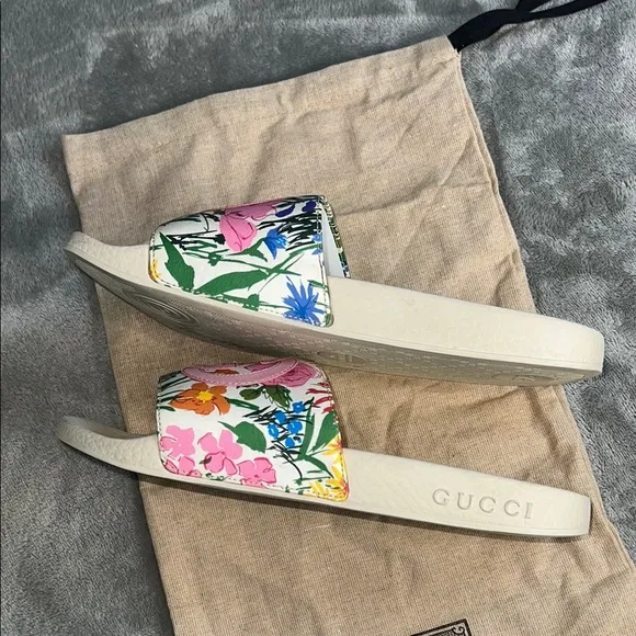 Gucci Women's Floral Pink Slides.                               order(67)