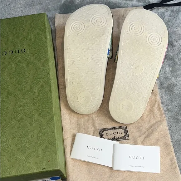 Gucci Women's Floral Pink Slides.                               order(67)