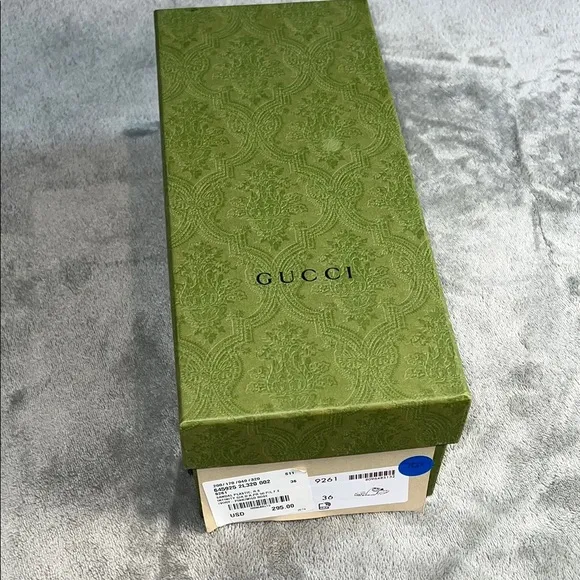 Gucci Women's Floral Pink Slides.                               order(67)
