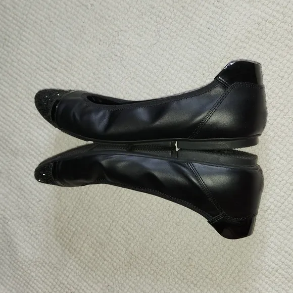 Hogan black leather ballet flats