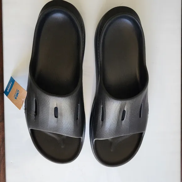 Hoka Ora Recovery 3 Slide Sandals.