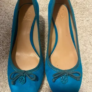 HOLIDAY SALE 🎄🎄AUTH TORY BUTCH FLATS ORIGINAL TAG ON BOTTOM